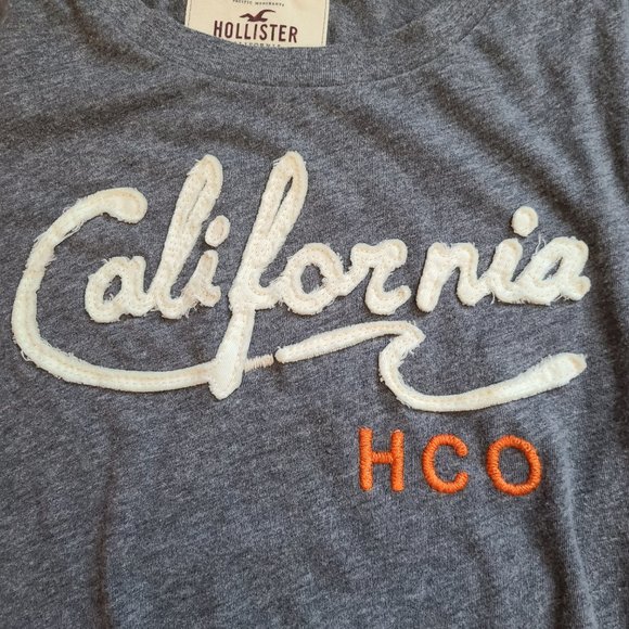 Hollister Graphic T-Shirt - Picture 2 of 8